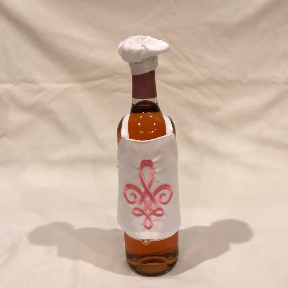 Fleur de Lis apron and hat for wine